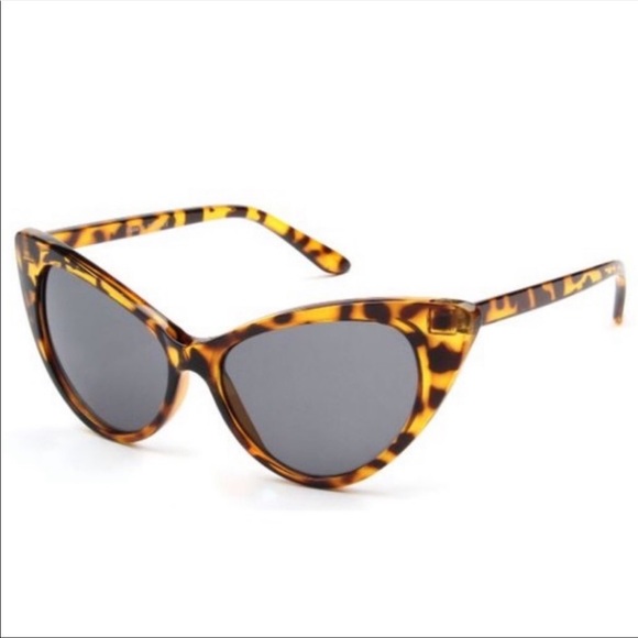 🌷Stylish Leopard Cat Eye Sunglasses! - Picture 3 of 4